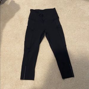 Black lululemon cropped legging
